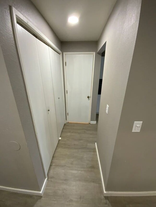 Photo - West Olympia 2bdr 1.5bath Townhome w/ garage & parking