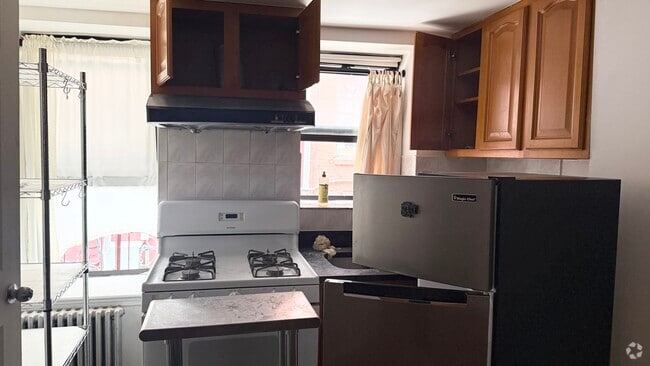 Building Photo - 131 Mott St Unit 4R Rental