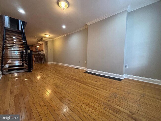 Photo - 1122 W Hamburg St