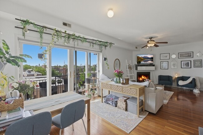 Building Photo - 2158 W Grand Ave Unit #  0501