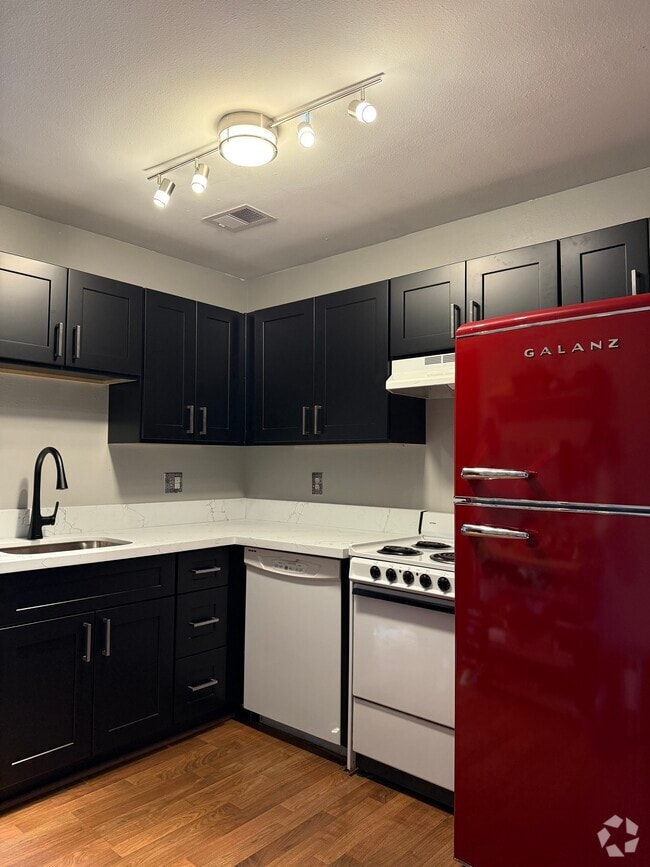 Building Photo - 2012 Spruce St Unit 4 Rental