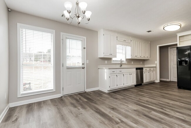 Photo - 335 Cattlemans Cir