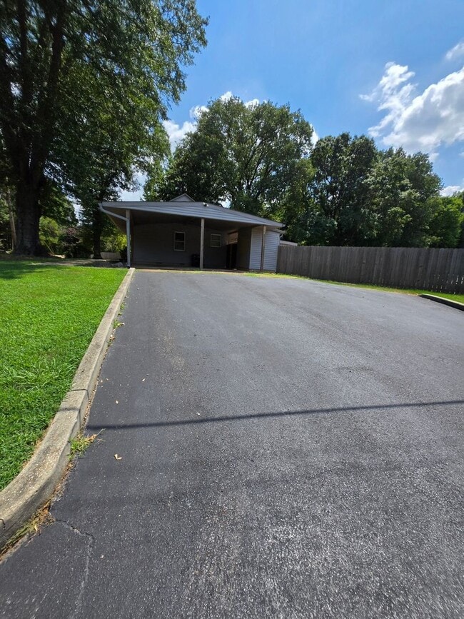 Photo - Charming & Conveniently located 3 bedroom home, 1.5 bath in 38134!