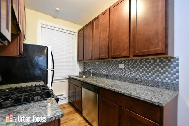 Photo - 1033 Dempster St Unit A06C