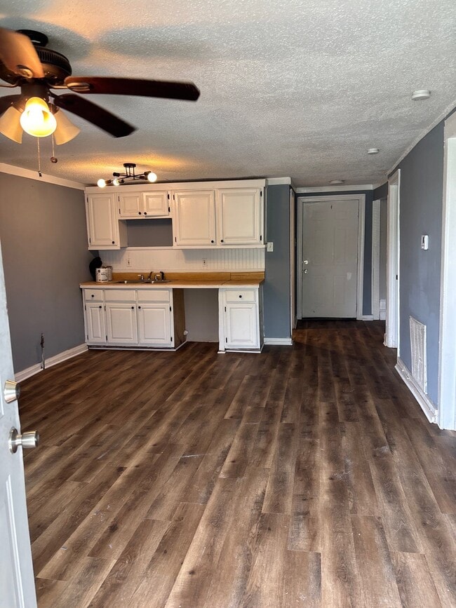 Building Photo - 420 Hall Alley