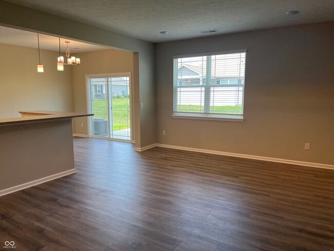 6414 Yuma Ct