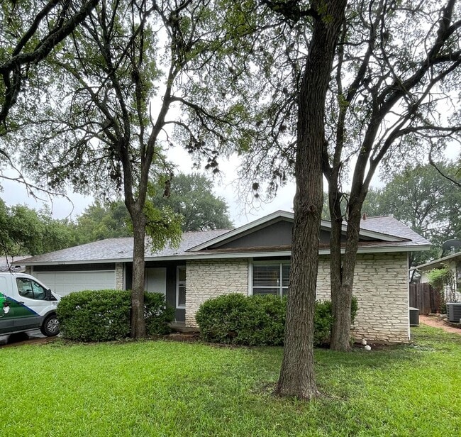 Pet Friendly 3/2 on Shady Fenced Lot w/ Fi... - Pet Friendly 3/2 on Shady Fenced Lot w/ Fi... Casa