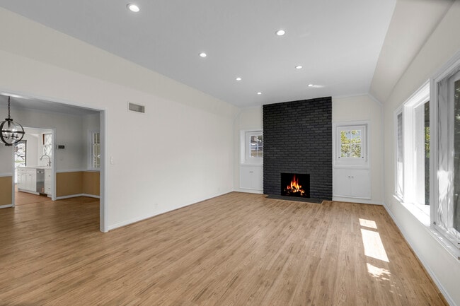 Photo - 2151 N Altadena Dr