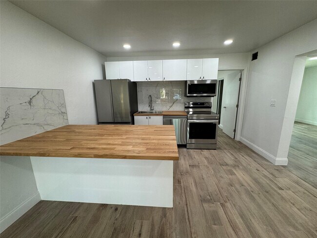 Photo - 2200 NE 173rd St Unit 2