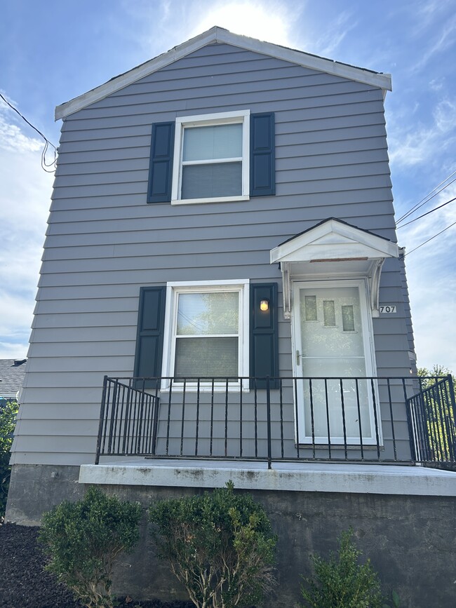 707 W 32nd St