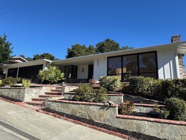 Building Photo - Beautiful home in Laurel Wood