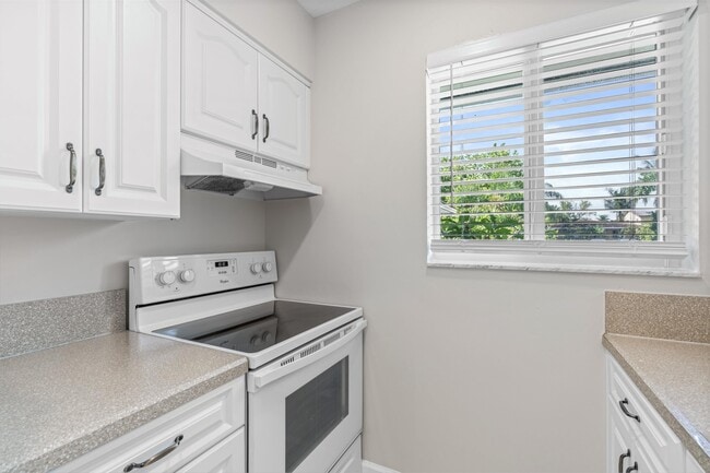 Photo - 541 NE 44th St