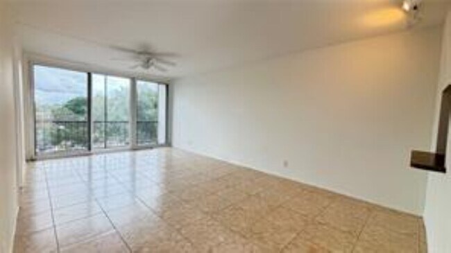 Building Photo - 4501 NE 21st Ave Unit 307