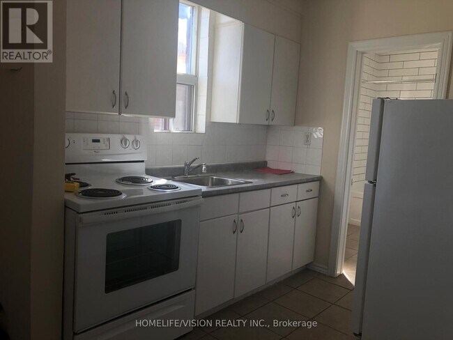 Photo - 421 Sutherland Dr