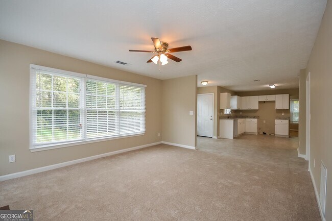 Photo - 145 Cinnamon Fern Cir