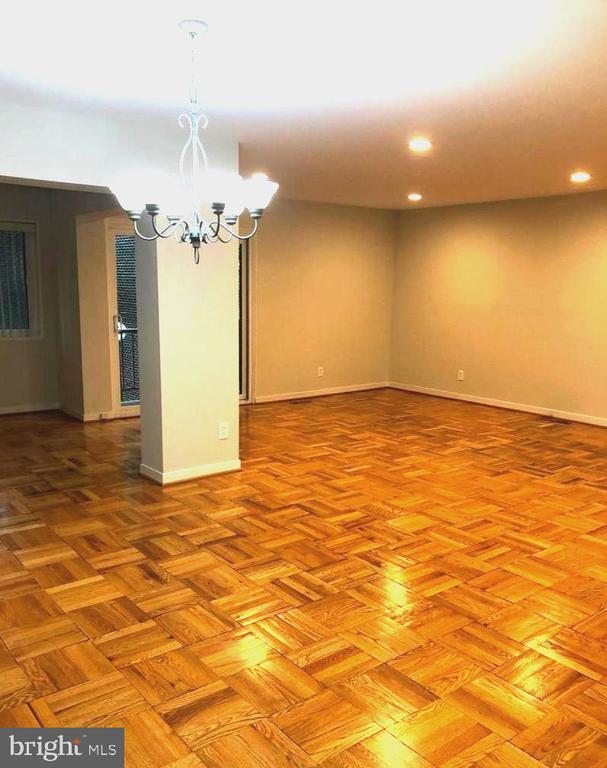 14 Stonehenge Cir Unit 6