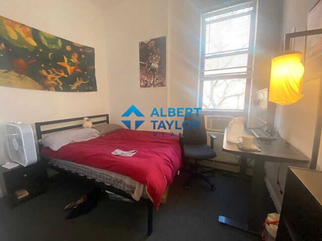 Building Photo - 176 Northampton St Unit 3