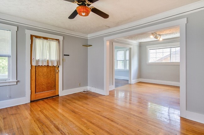 Photo - Four Bed Two Bath on the fringe of Dundee, Happy Hallow, and Country Club.  Available May 17, 202...