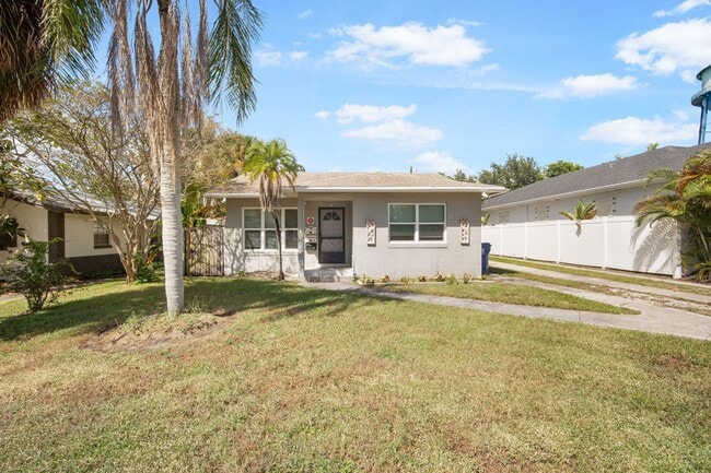 Building Photo - Charming 2 bedroom near Downtown!