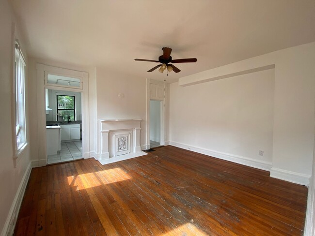 Building Photo - 451 Warner St Unit 2