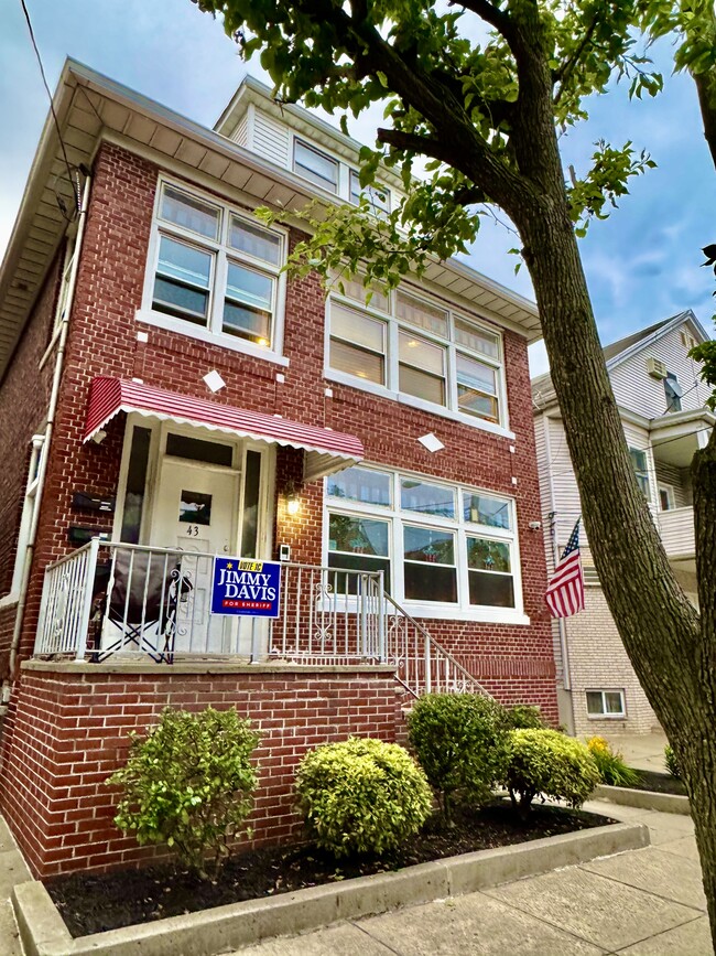 Front - 43 W 41st St Apartments Unit #2