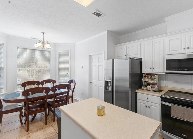 Photo - 338 Bisham Ct