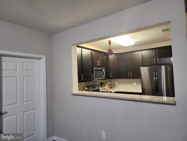 Photo - 1118 Halifax Pl