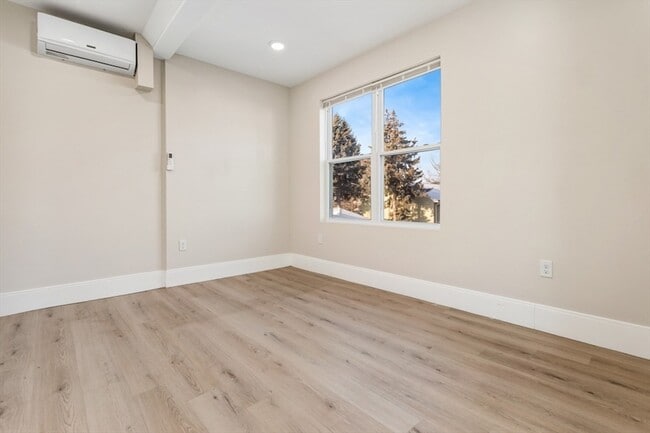 Building Photo - 41 Wolcott St Unit 4