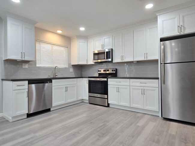 Photo - 3756-3762 Poinciana Dr Unit 3762-5