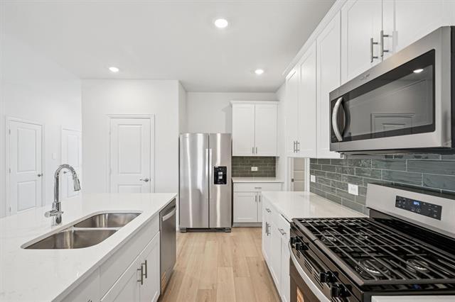 Photo - 806 Leavenworth Dr