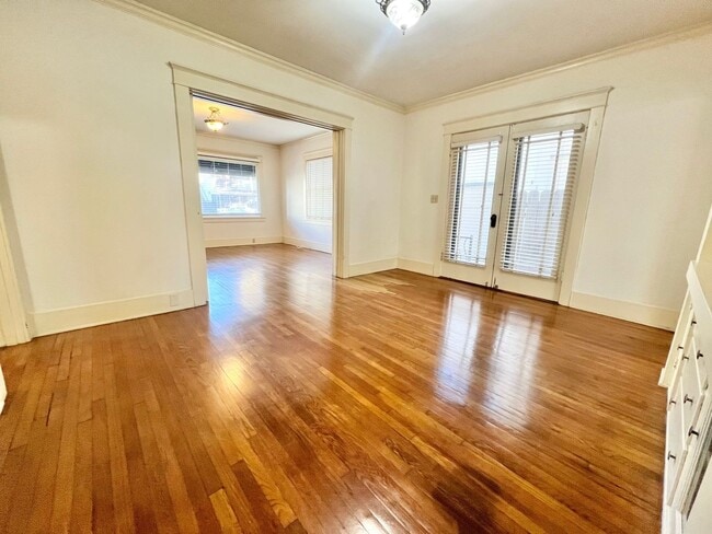 Photo - MOVE IN SPECIAL - Lower Level 1 Bedroom with Den/Office in Alamitos Beach Apartment Unit 1224 E 1st St