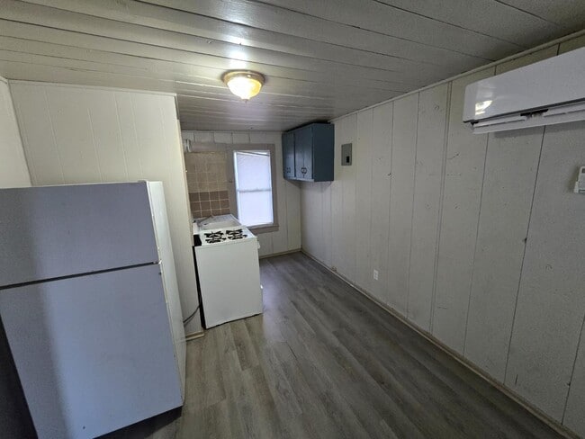 Photo - 501 E Main St