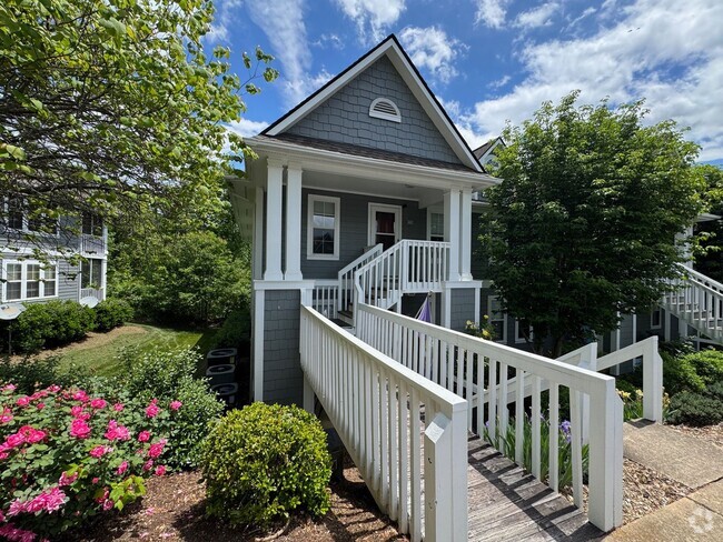 Building Photo - West AVL - Beautifully Updated Townhouse