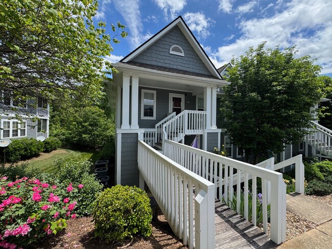 West AVL - Beautifully Updated Townhouse - West AVL - Beautifully Updated Townhouse