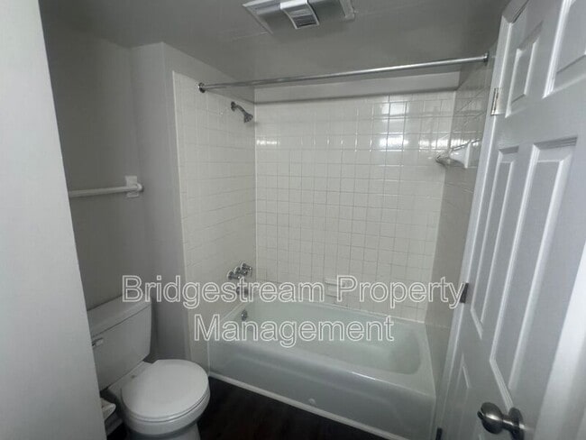 Photo - 481 N Broadway St