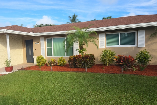 House Angled front - 44 W Arch Dr