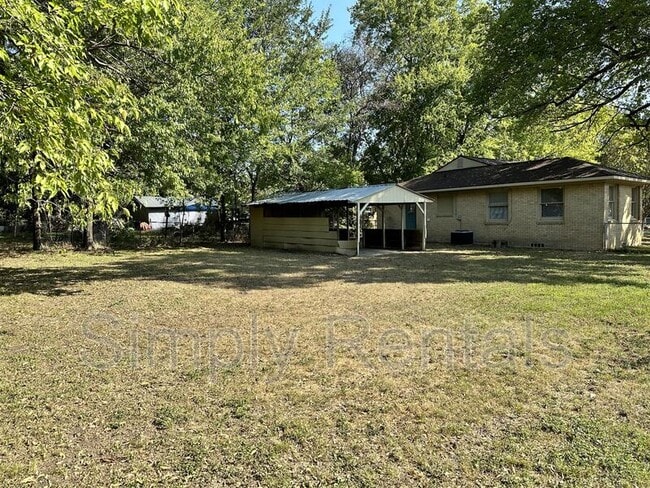 Photo - Fisher St 835