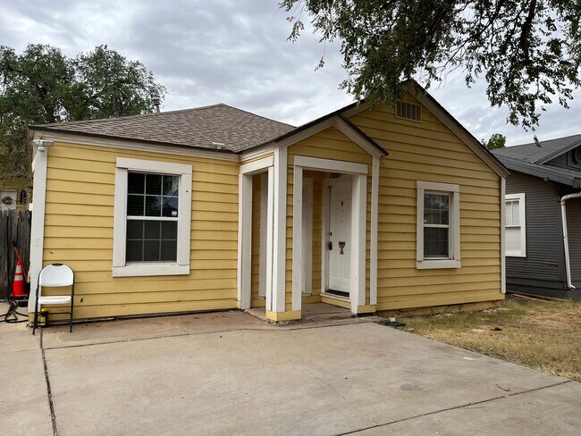 Building Photo - 2321 15th St Unit B