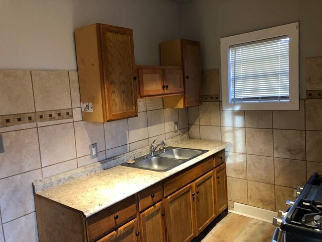 Photo - 493 Southern St
