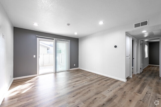 2BD, 2BA - 840SF - Living Room