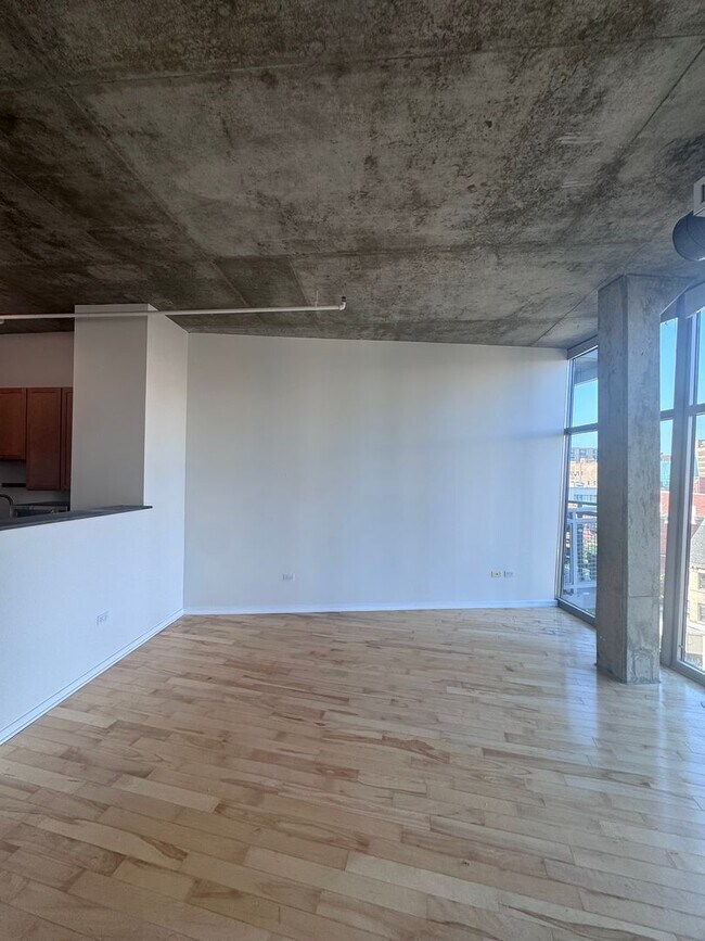 Photo - Luxury Living by the Lake | 2BR/2BA Condo in Uptown Chicago - Available August 1st! Unit 7B
