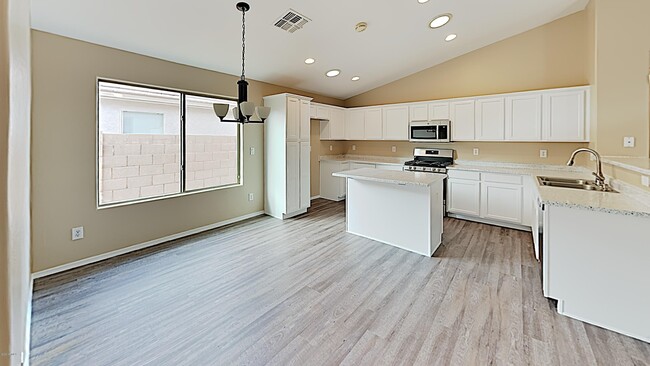 Photo - 355 W Holstein Trail