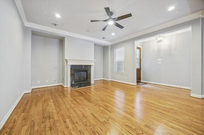 Building Photo - 5337 Elm St Rental