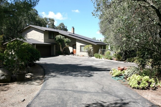 Country Living in Alpine ~ 4 Br 3 Ba - Country Living in Alpine ~ 4 Br 3 Ba
