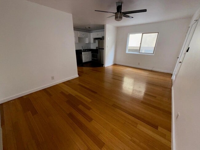 1915 Grace Ave Unit 8