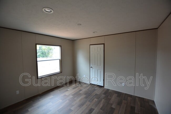 Photo - 725 N Chestnut Rd