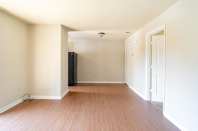 Photo - 836 Richmond St