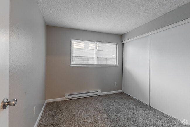 2BR, 1BA - 892SF - Primary Bedroom
