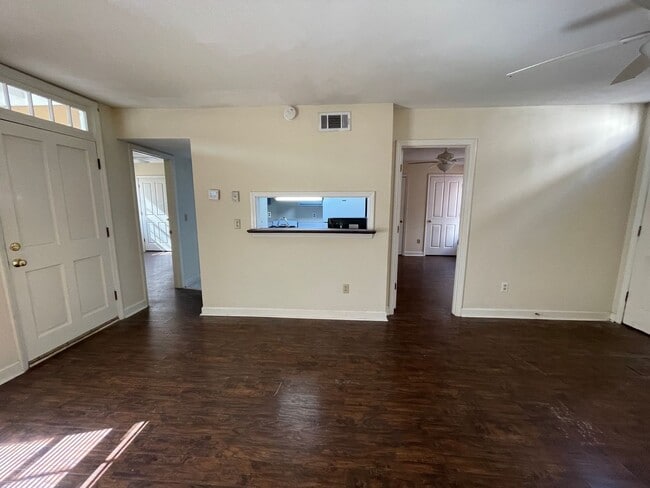 Photo - 106 Planters Row Unit A