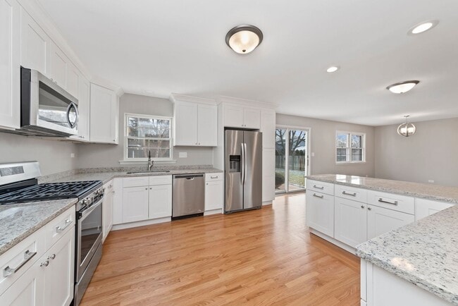 Photo - 1560 Warbler Dr